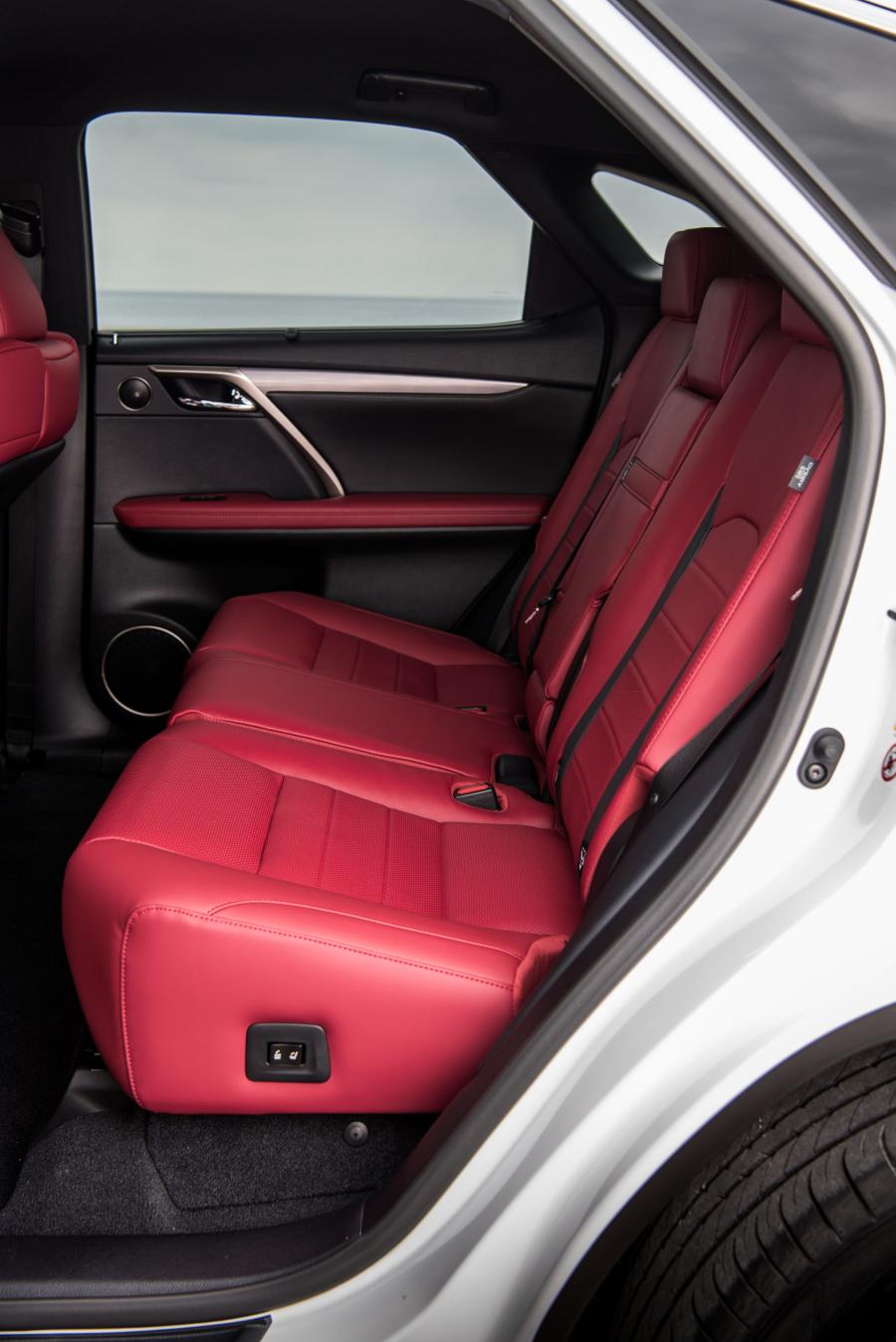 Интерьер Lexus RX450h F-Sport 2019 года  (WW) (фото 34 из 42)